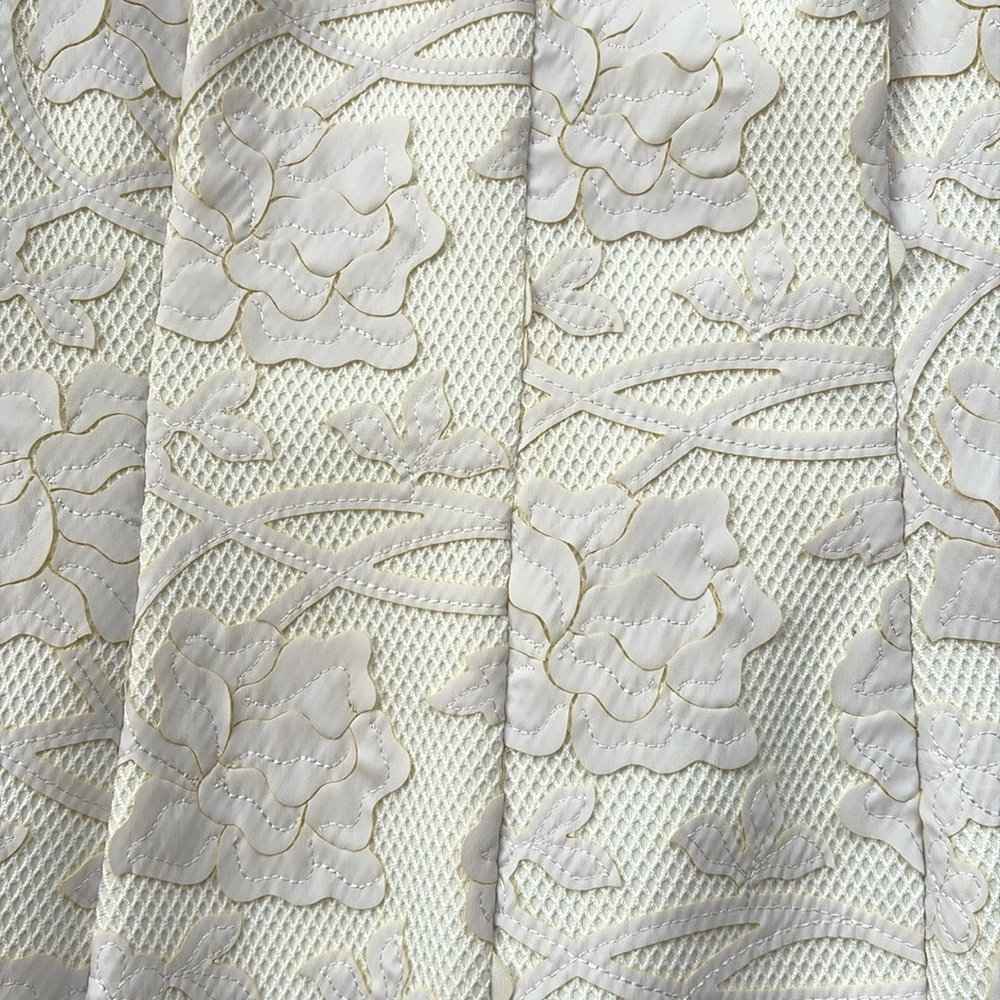 White Floral Appliqué Dress - Picture 2 of 4